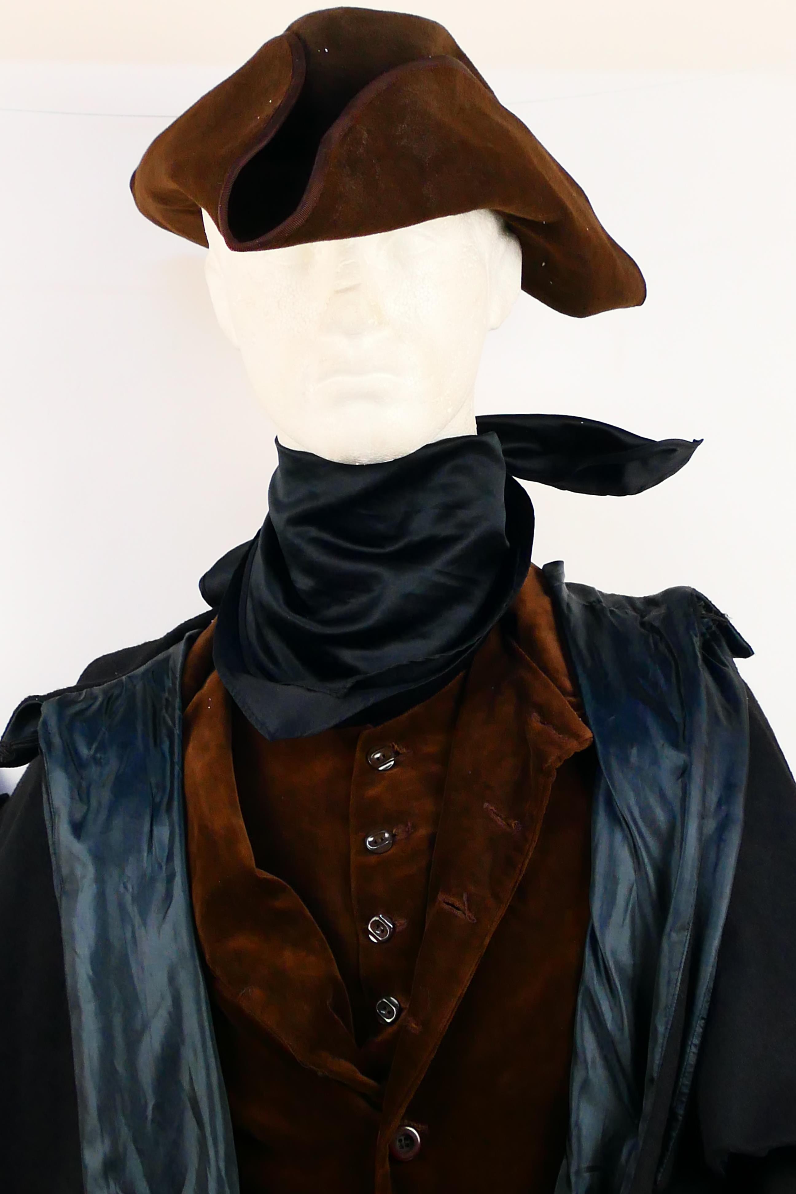 Theatrical Costume - An 18th century style highwayman / Dick Turpin costume comprising trousers, - Image 4 of 25