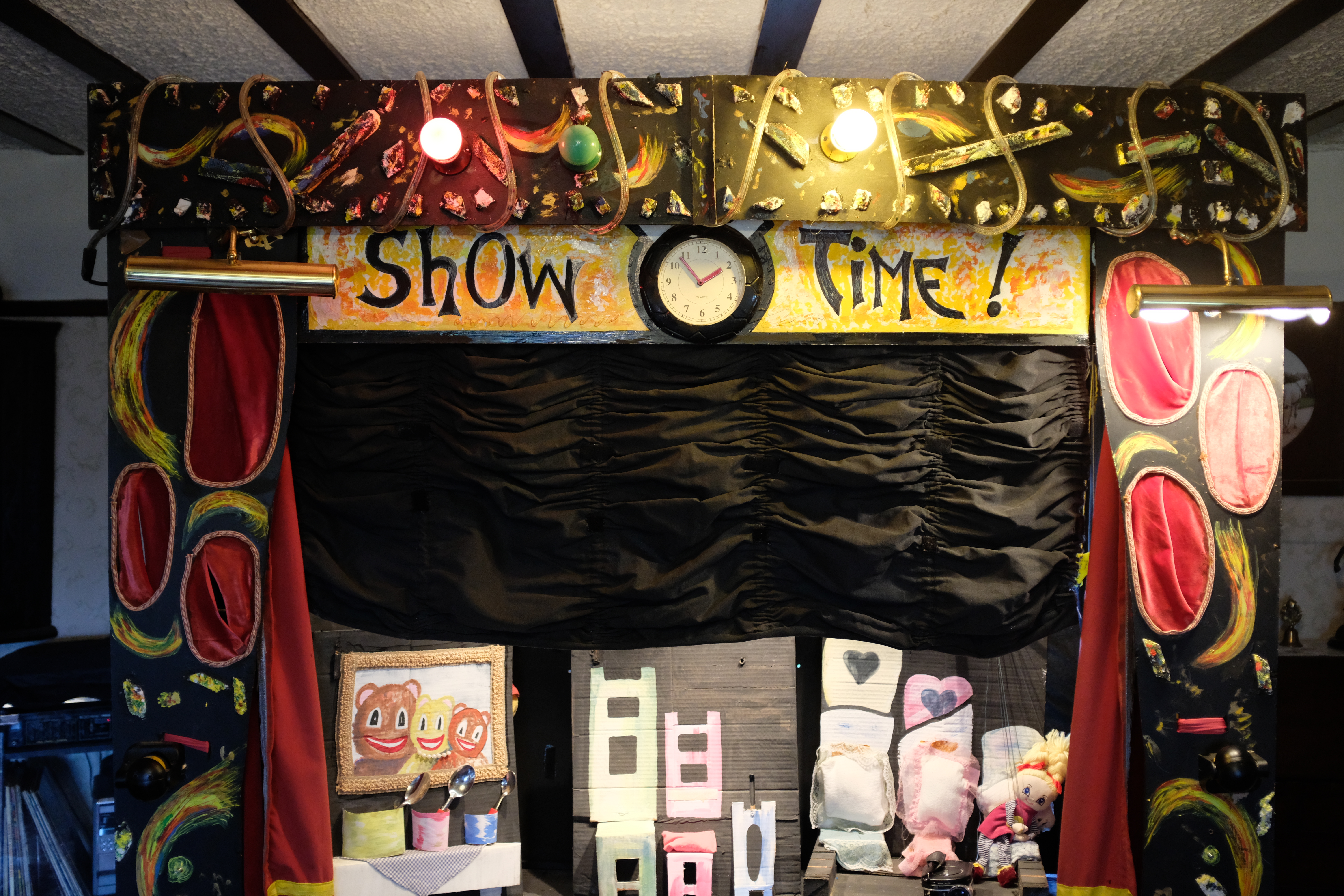 Stage - A large stage set up, ideal for larger marionette shows. - Image 5 of 9