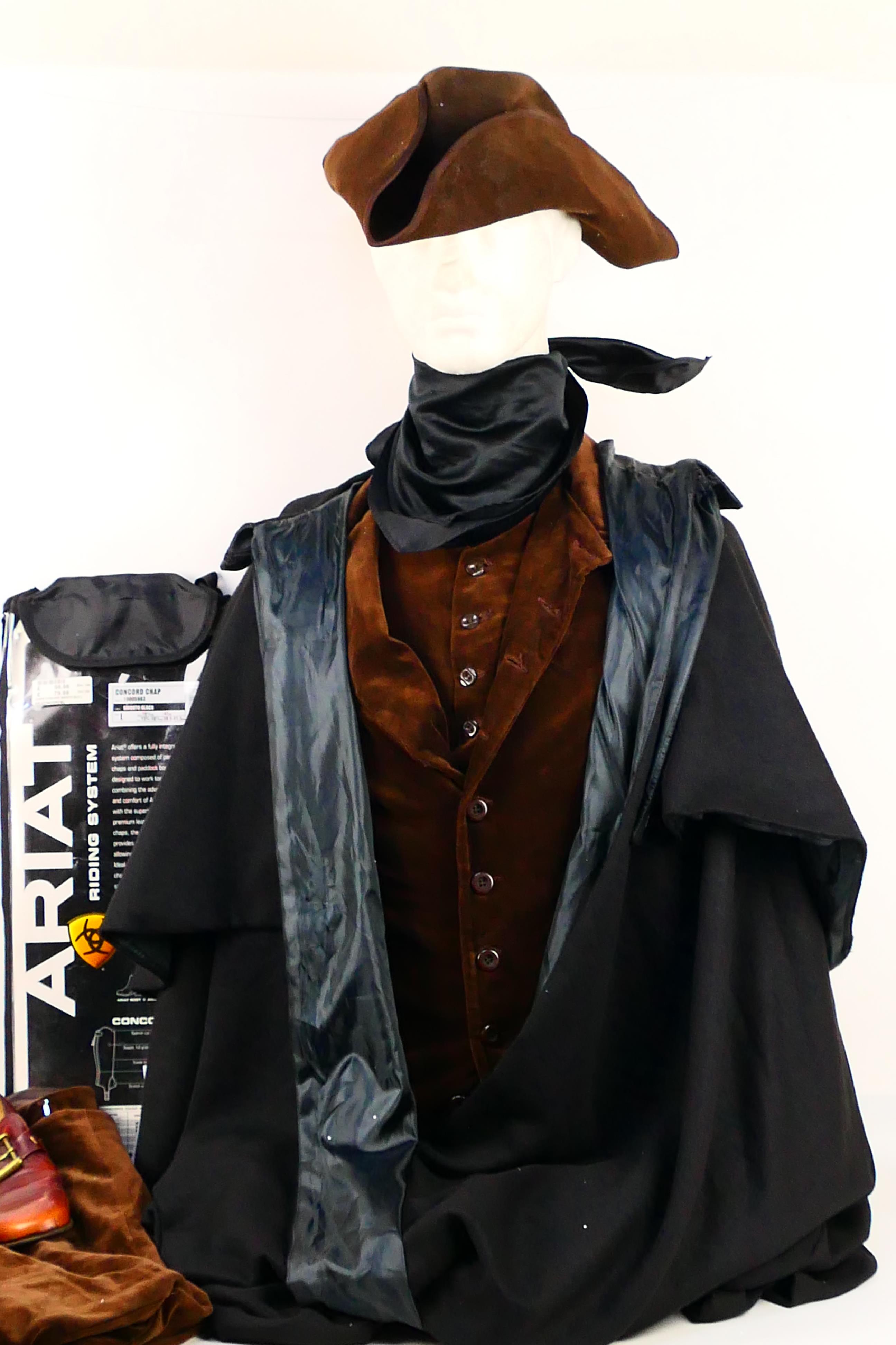 Theatrical Costume - An 18th century style highwayman / Dick Turpin costume comprising trousers, - Image 25 of 25