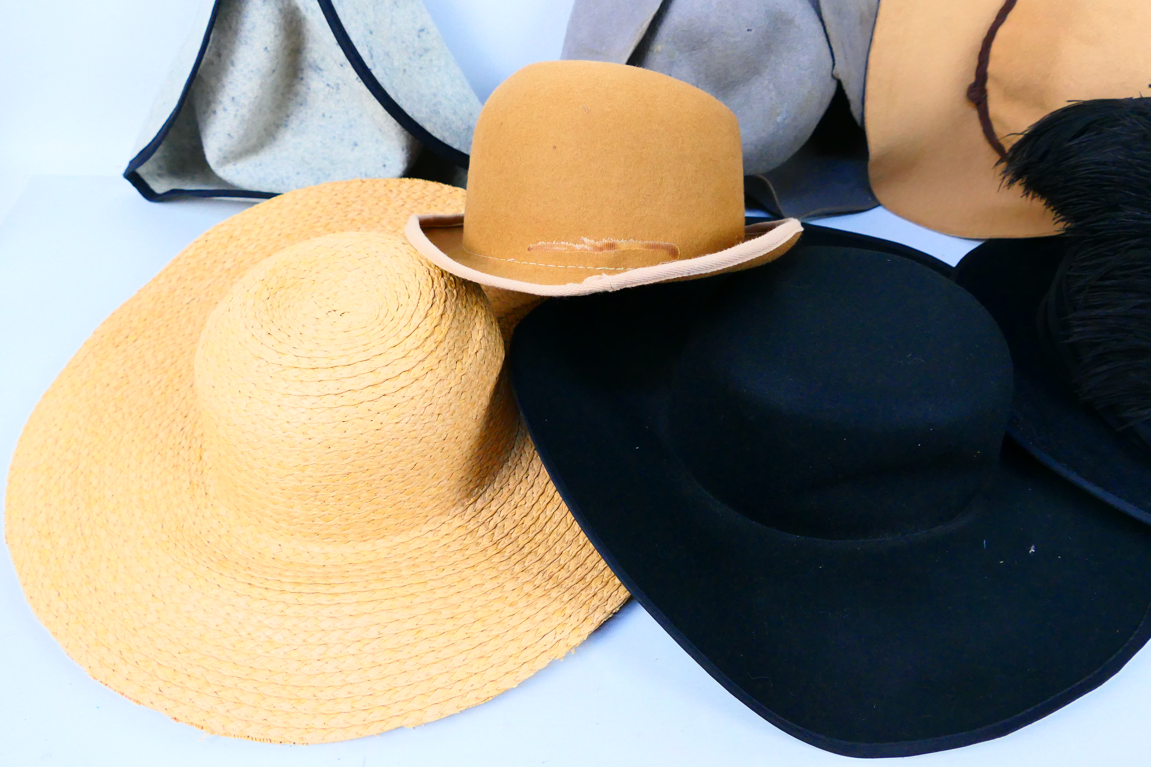 Hats - A selection of Costume / Theatre Hats appearing in Good to Excellent condition. - Image 3 of 5