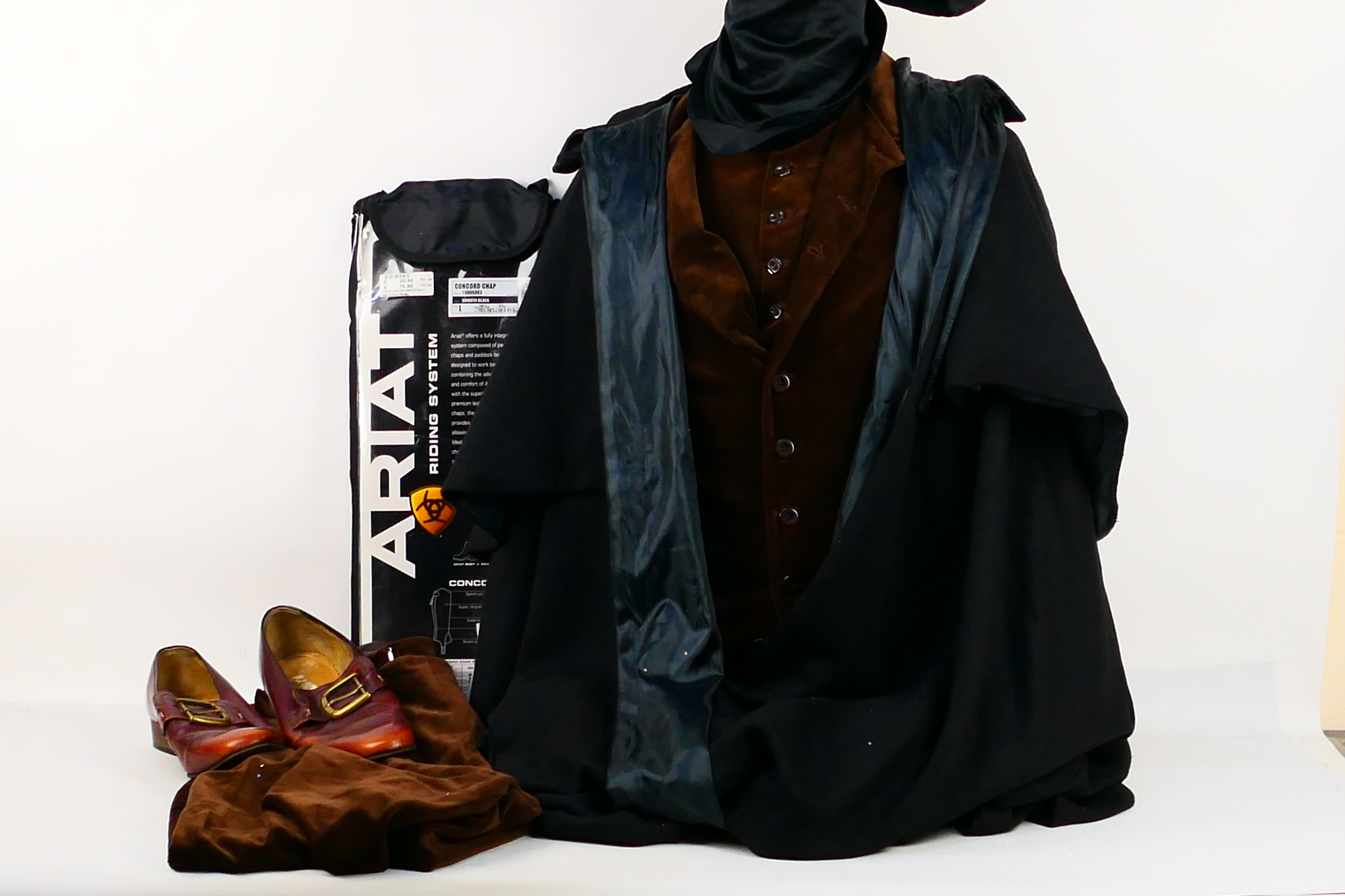 Theatrical Costume - An 18th century style highwayman / Dick Turpin costume comprising trousers, - Image 3 of 25