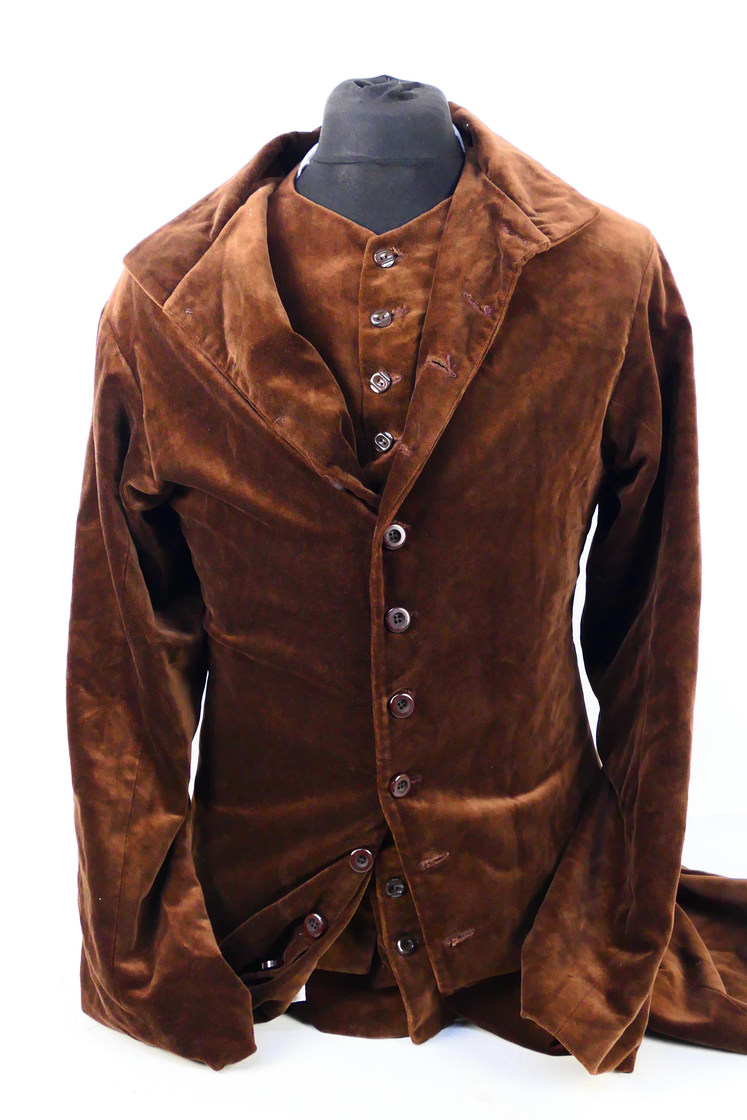 Theatrical Costume - An 18th century style highwayman / Dick Turpin costume comprising trousers, - Image 5 of 25