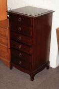 Stag Minstrel hinged lid five drawer dressing chest, 99cm by 53cm by 46.5cm.