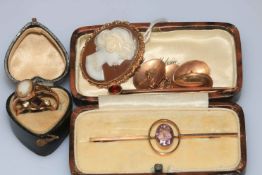 Pair 9 carat gold cufflinks, two 9 carat gold bar brooches, gold mounted cameo, and two rings.