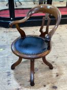 Late 19th Century/early 20th Century swivel office desk chair.
