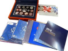 Collection of presentation pack coins and a Royal Mint 2006 proof coin collection 'Executive