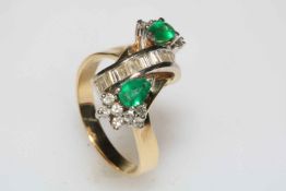 Emerald and diamond 14k gold ring,