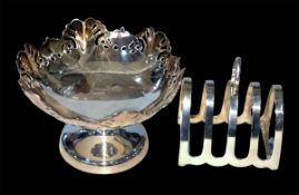 Silver bon bon dish, Sheffield 1961, and silver five bar toast rack, Chester 1930 (2).