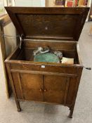 1920's Dulcetto oak cabinet gramophone, 87.5cm by 76cm by 55cm.