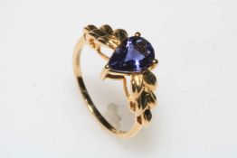 1.3 carat Bengal Lolite 9 carat gold ring with fancy shoulders, size P/Q.