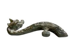 Chinese green jade belt hook in the shape of a dragon, 10cm length.