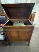 1920's Dulcetto oak cabinet gramophone, 87.5cm by 76cm by 55cm.