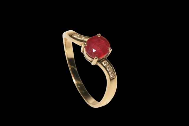 Ruby and diamond 18 carat gold ring, having approximately 0.
