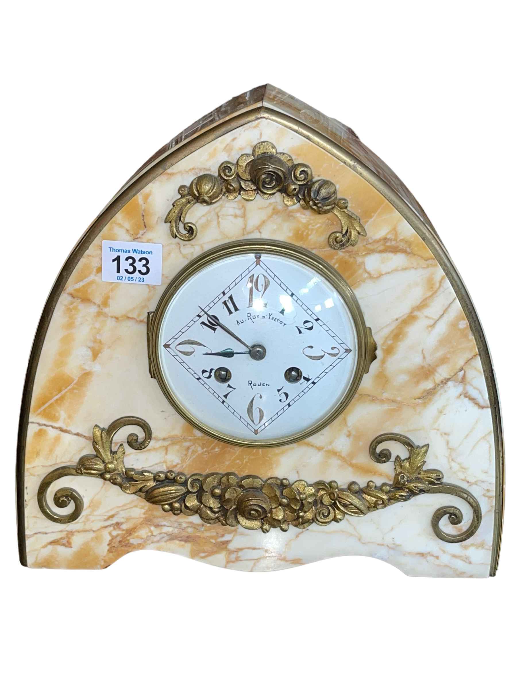 Art Deco French marble mantel clock, 28cm high.