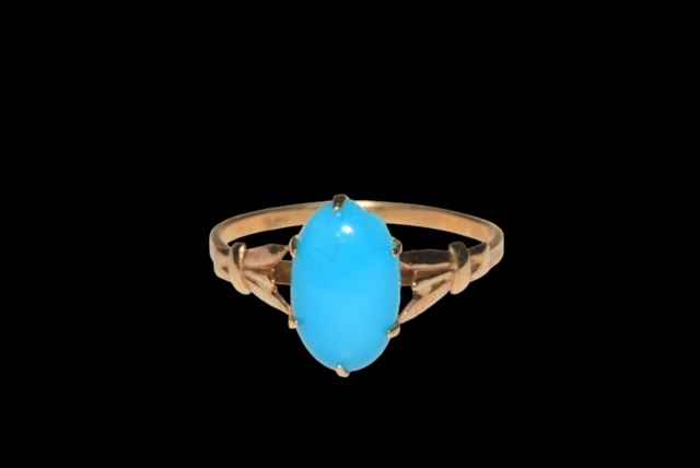 9 carat gold turquoise ring, size O.