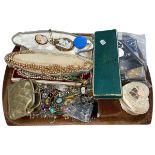 Tray lot with jewellery including Victorian oval chariot cameo brooch.