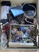 Box of costume jewellery.