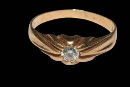 Gents 9 carat gold solitaire diamond ring, size L.