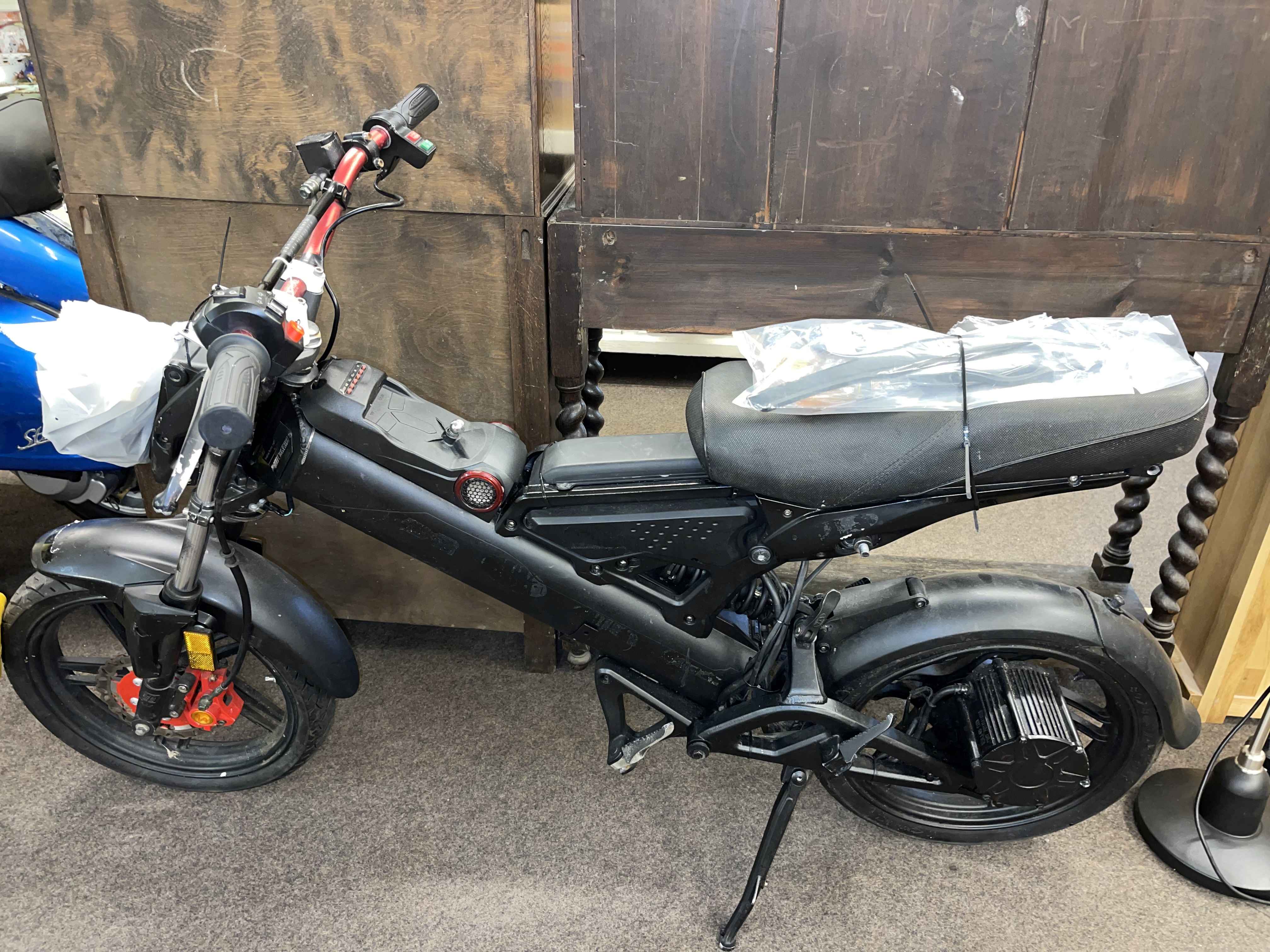 Schenzhen 200W electric cycle and a Renthal electric cycle.