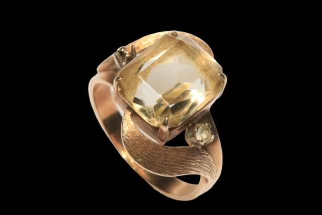 18 carat gold, smokey quartz and diamond fancy set ring (missing diamond), size N. - Image 2 of 2
