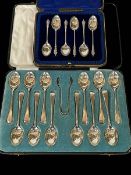 Boxed set of twelve silver teaspoons and tongs by Walker & Hall, Sheffield 1934,