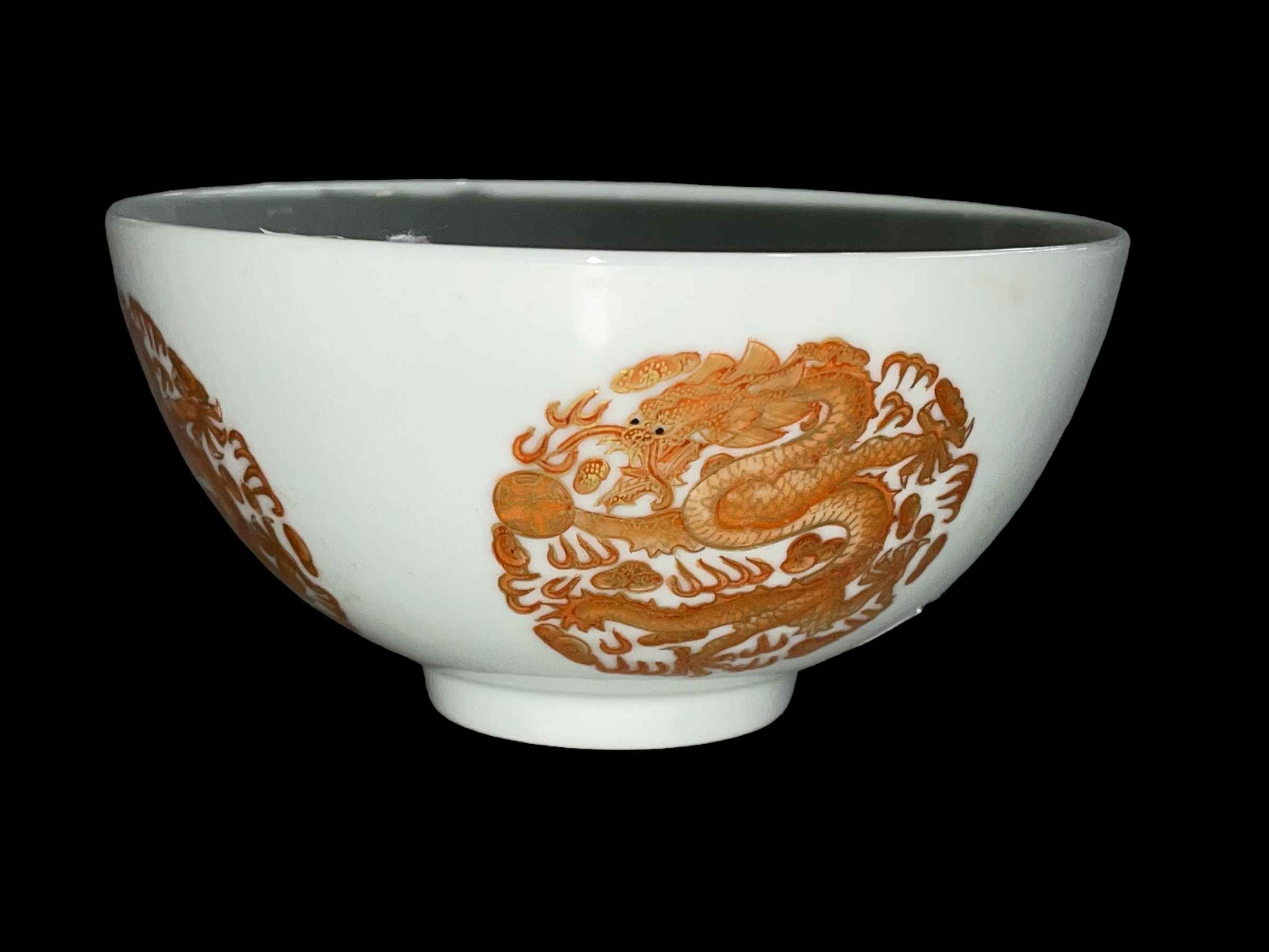 Small Chinese bowl decorated with dragon roundels, red seal mark to base, 12cm diameter.