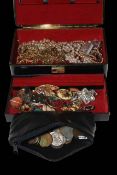 Jewellery box and contents including 9 carat cameo brooch, agate brooch, pearl and other necklaces,