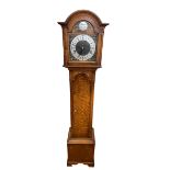 Oak grandmother clock with Westminster chime, 137cm.