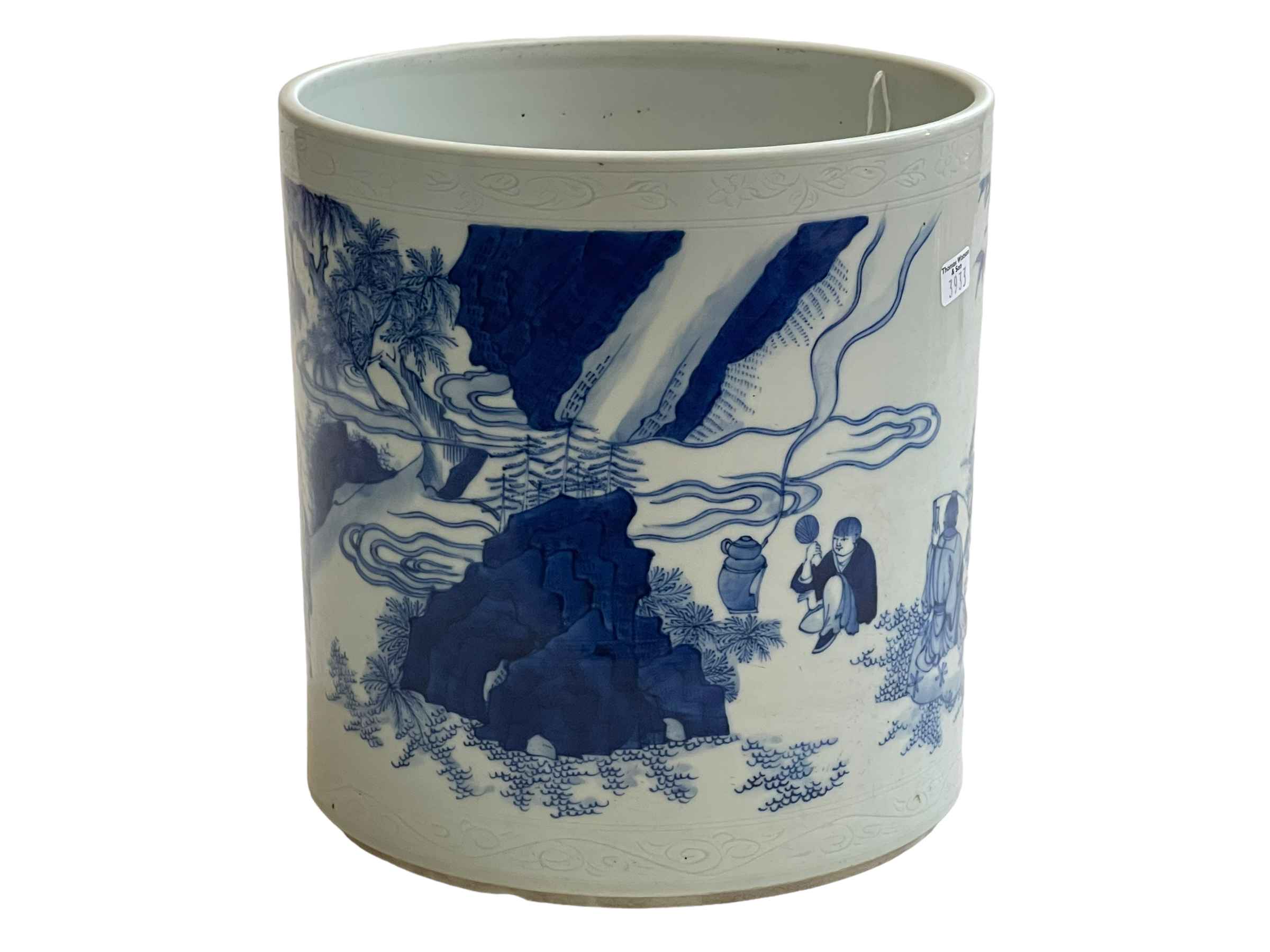 Large Chinese blue and white brush pot with continuous figure in landscape decoration and incised - Image 3 of 4
