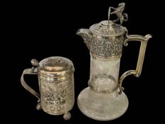 Elkingtons silver plate mounted claret jug with lion finial and vine engraved body, 27.