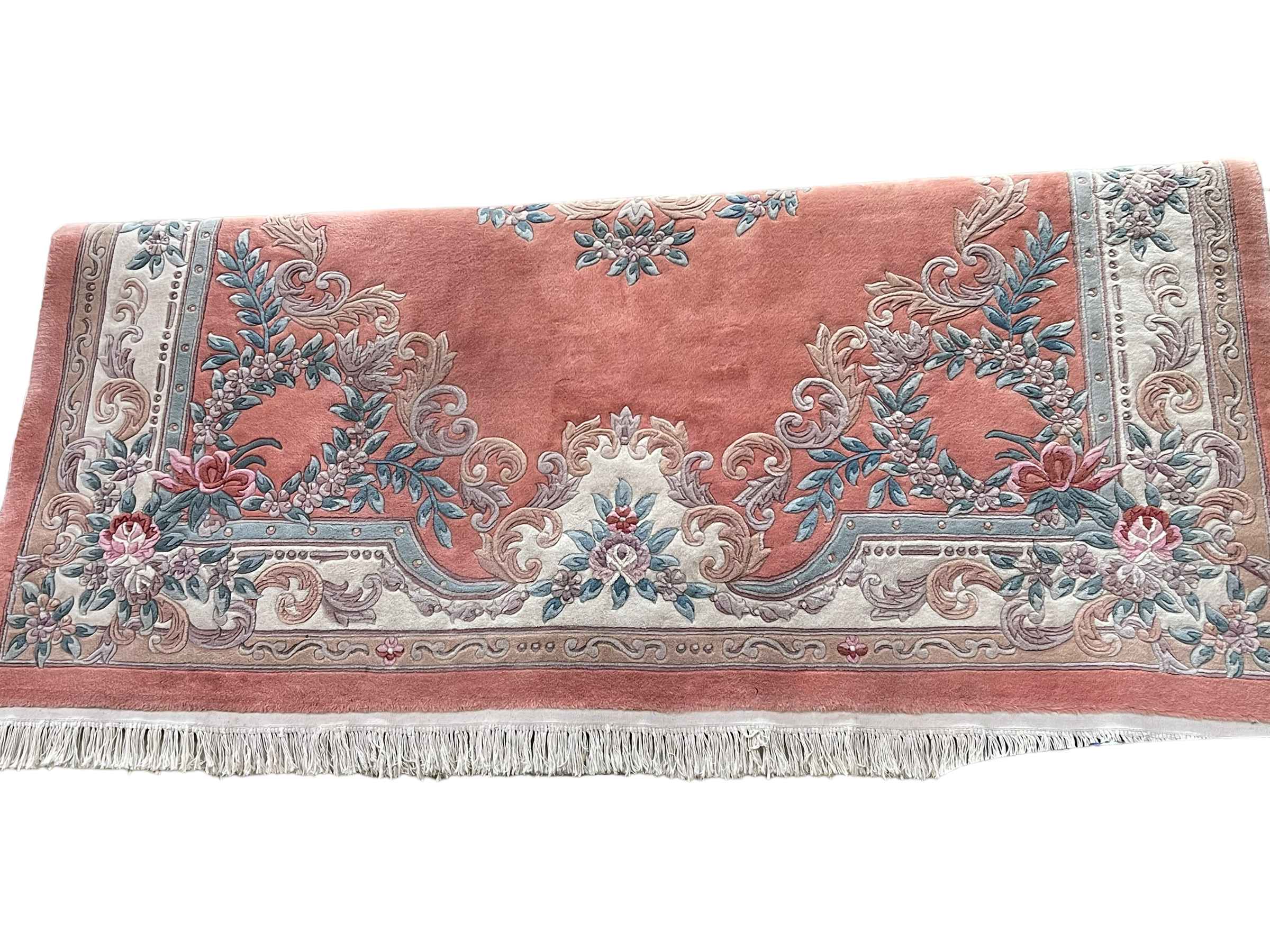 Floral patterned Chinese carpet, 3.80 by 2.78.