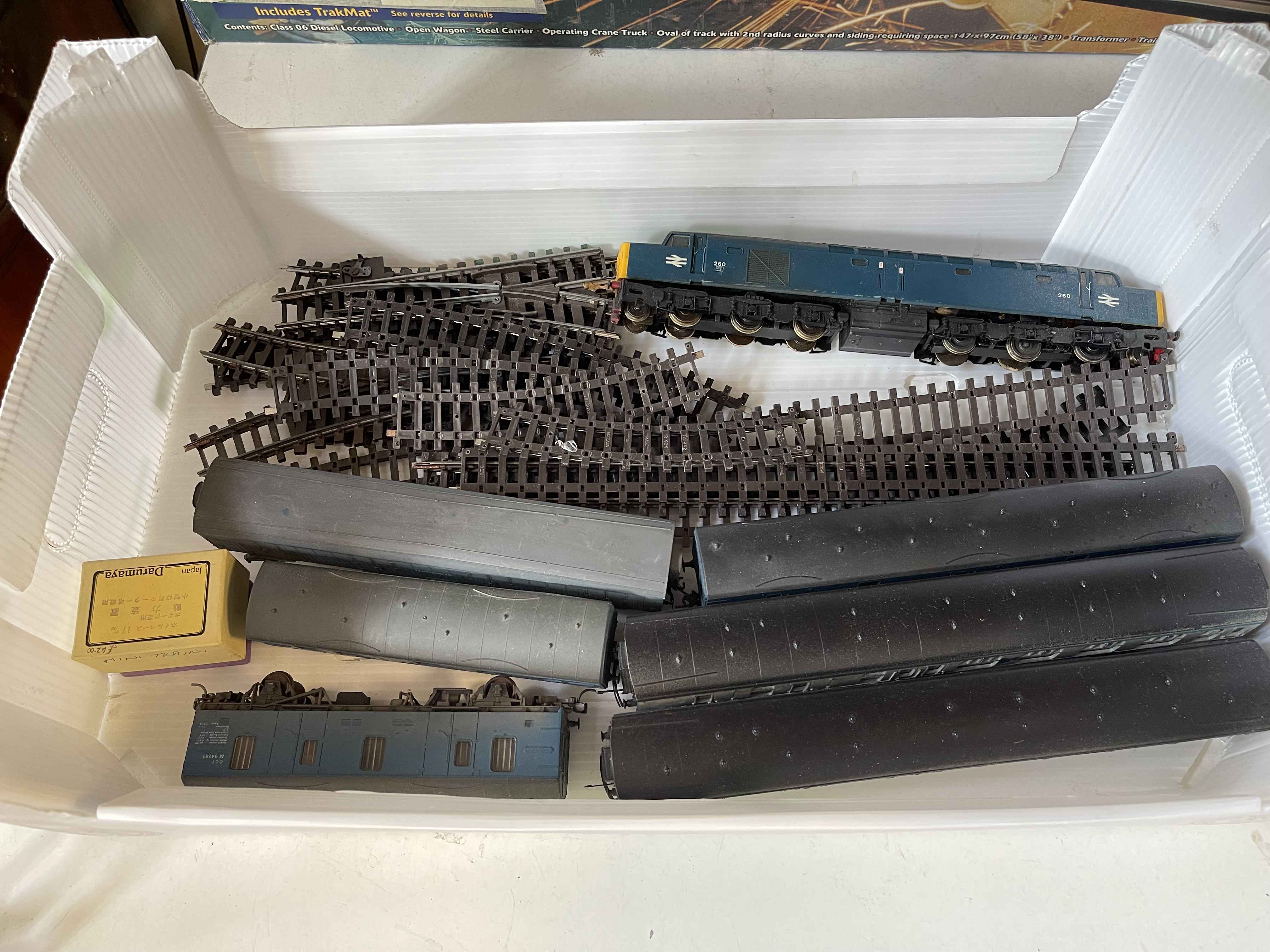 Collection of railway carriages and accessories including Hornby Diesel Breakdown, etc. - Image 3 of 3