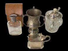 Elkington & Co silver three handle cup, Birmingham 1924, 10cm,