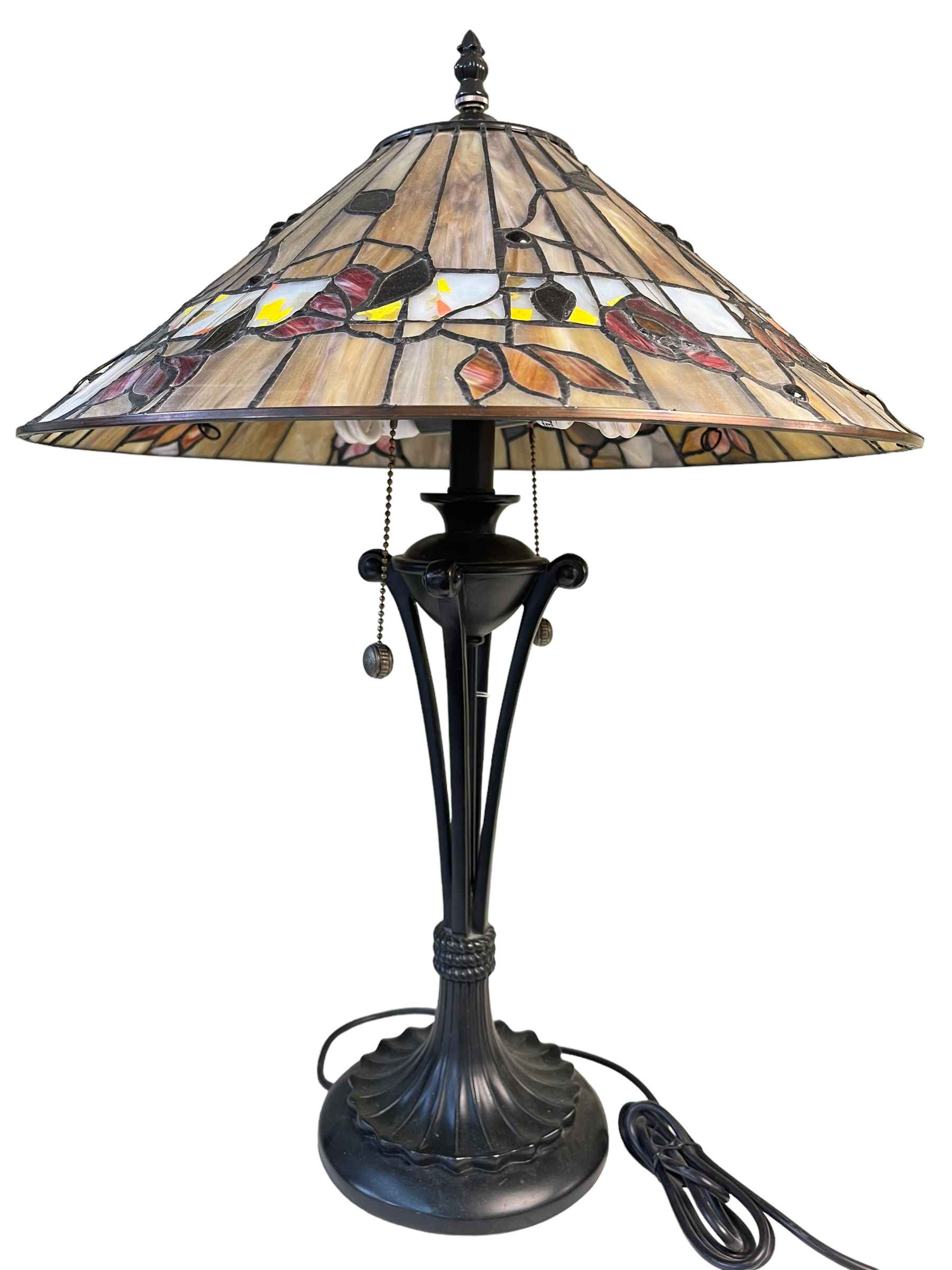 Large Tiffany style table lamp.
