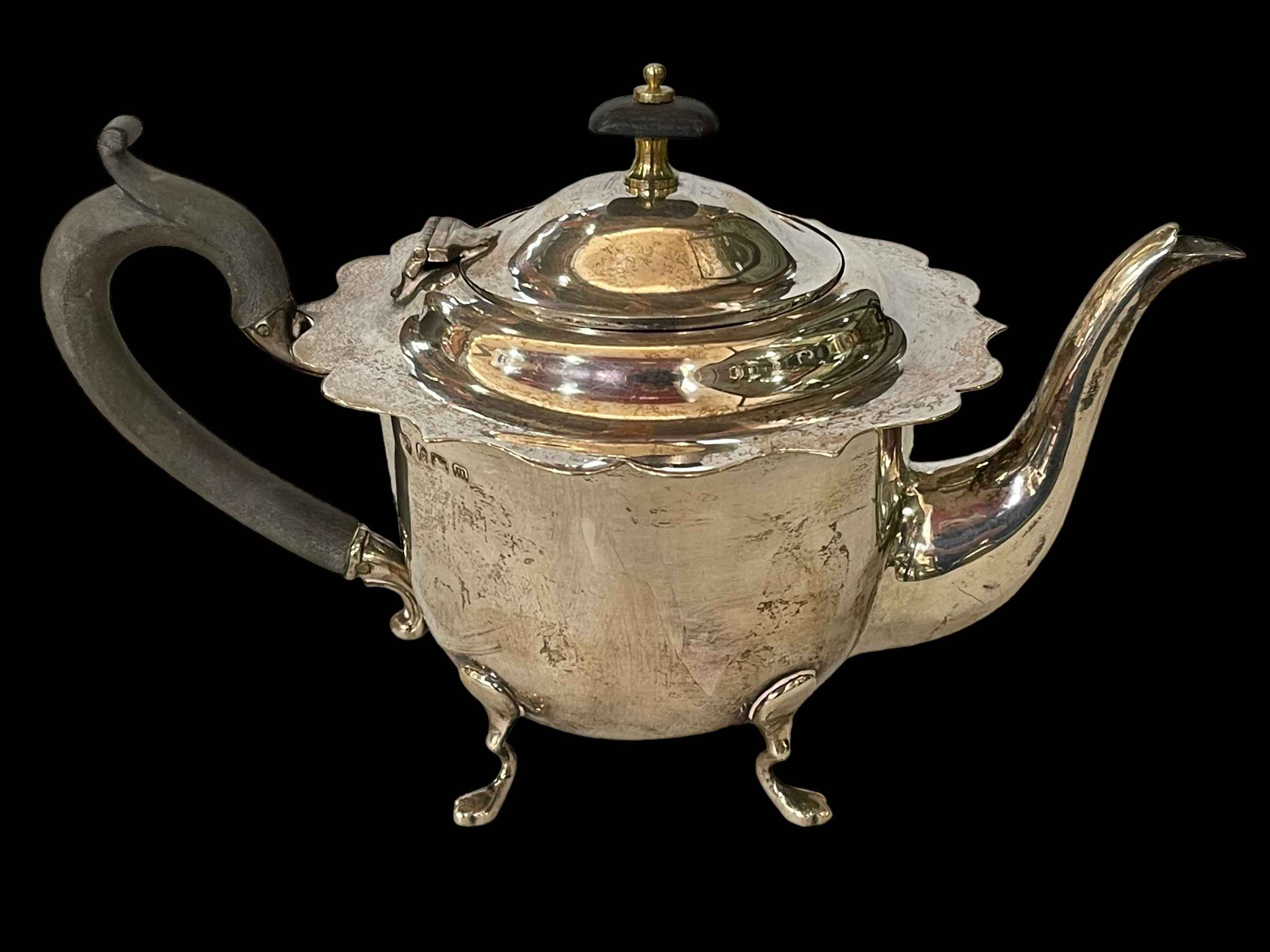 Silver teapot with shaped border, Birmingham 1911.