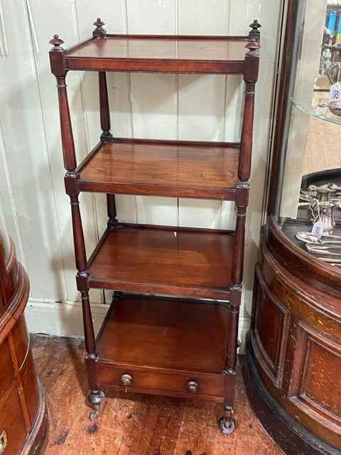 Victorian mahogany four tier etagé with turned pillars and base drawer, 119cm by 46cm by 35.5cm.