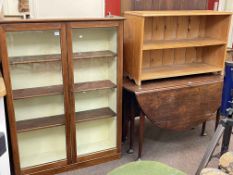 Georgian mahogany drop leaf dining table on pad feet,