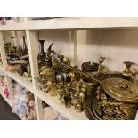 A very good collection of metalwares including lidded jars, horse brasses, jelly moulds, planters,