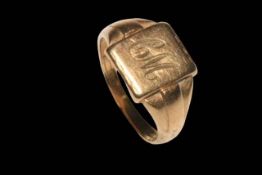 9 carat gold gents signet ring, size U.