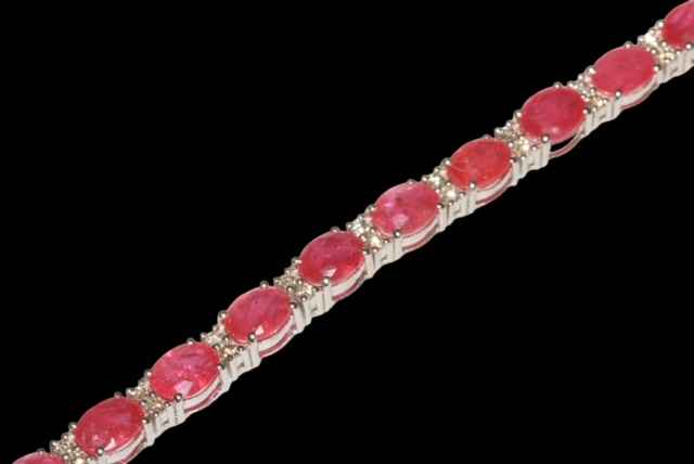 18 carat white gold, ruby and diamond bracelet containing 26 oval rubies 9. - Image 2 of 2