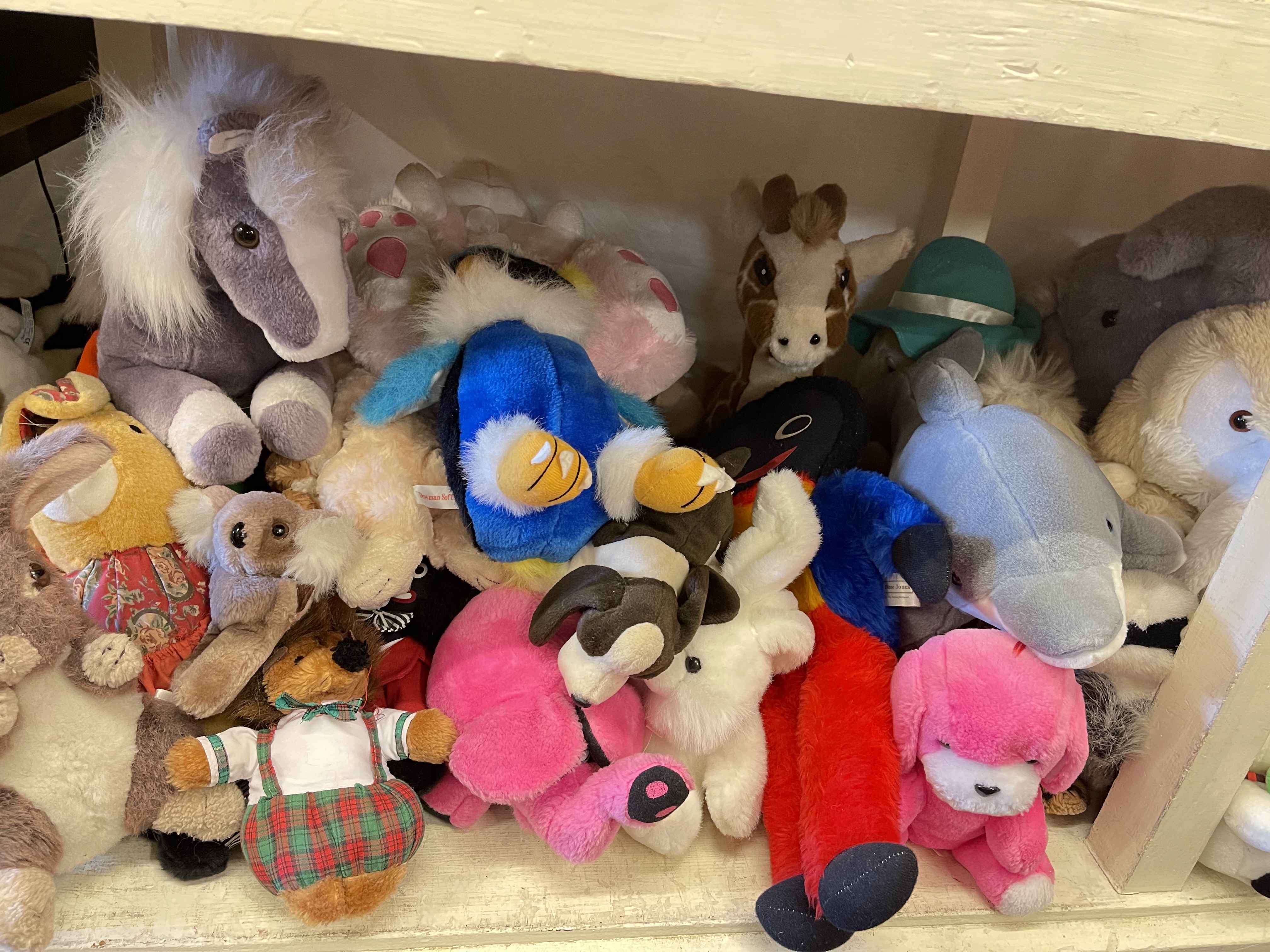 Large collection of soft toys including various novelty teddy bears, etc. - Image 2 of 4