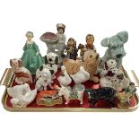 Tray lot with figures and animals.