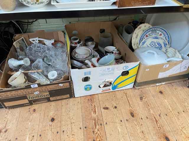 Ten boxes of single records, decorative porcelain, glass, typewriters, dinner wares, etc. - Image 3 of 5