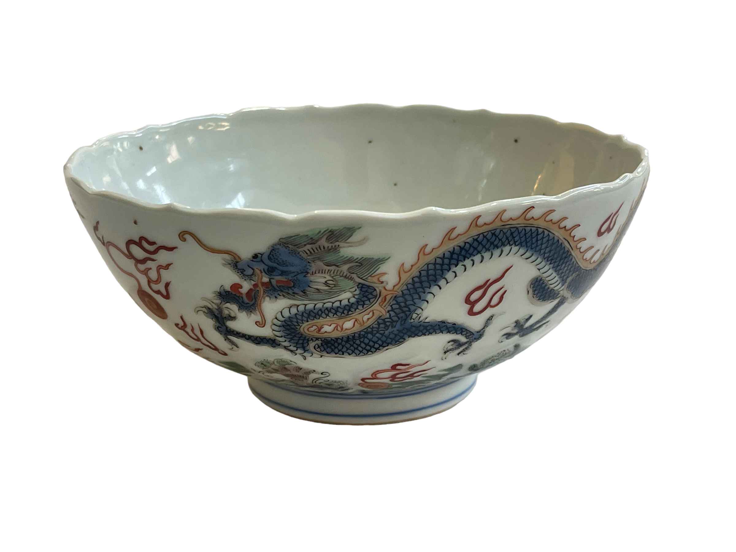 Chinese famille verte bowl with dragon decoration, six character mark, 18cm diameter,
