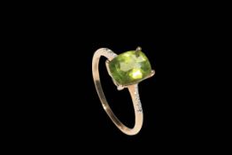 9 carat gold green stone ring, size O/P.