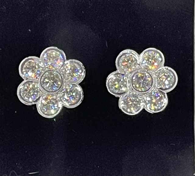 Very impressive diamond cluster 18k white gold earrings, each set with seven diamonds,
