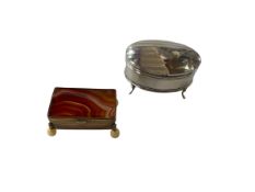 Silver ring box, Birmingham 1924, and agate and gilt metal box (2).