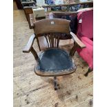 Early 20th Century swivel office desk chair.