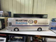 Schuco 1:18 Martini Renntransporter.