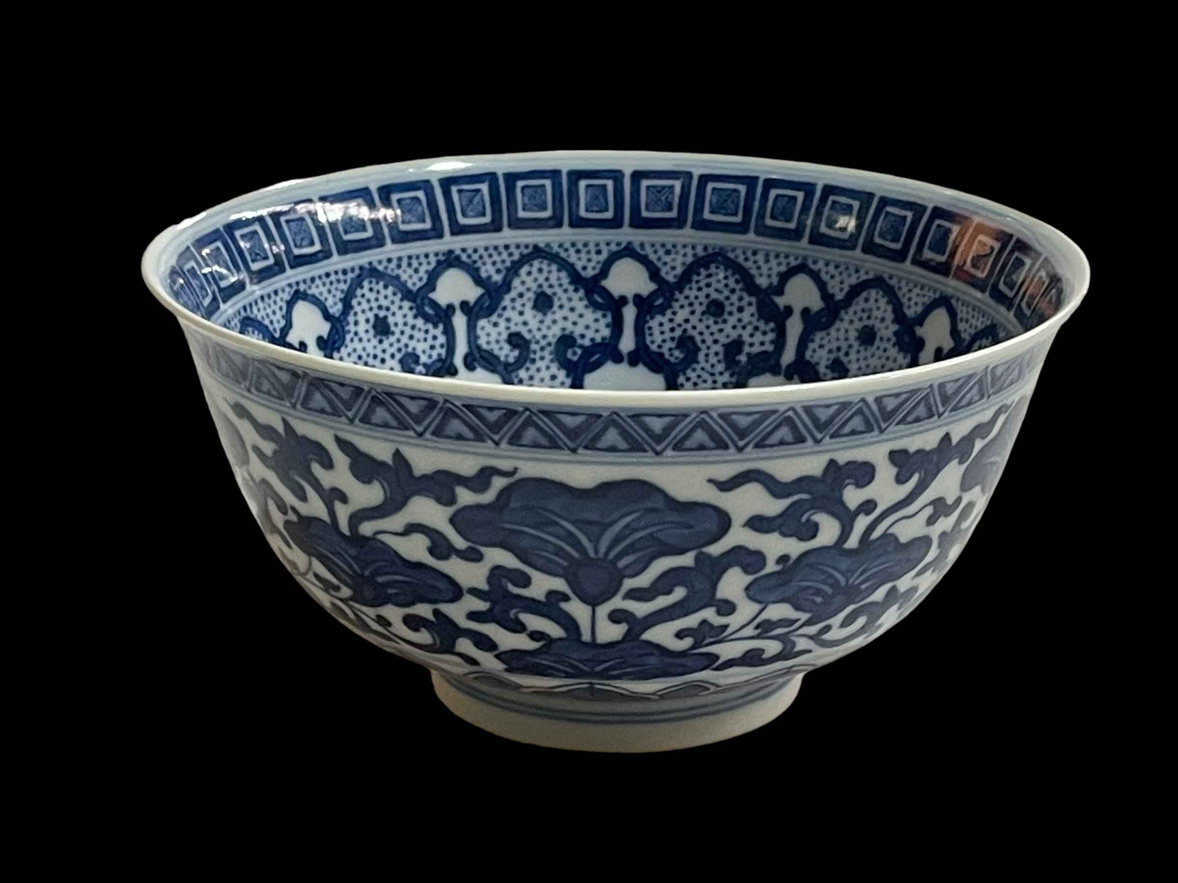 Chinese blue and white bowl with stylised design decoration, 13.5cm diameter.